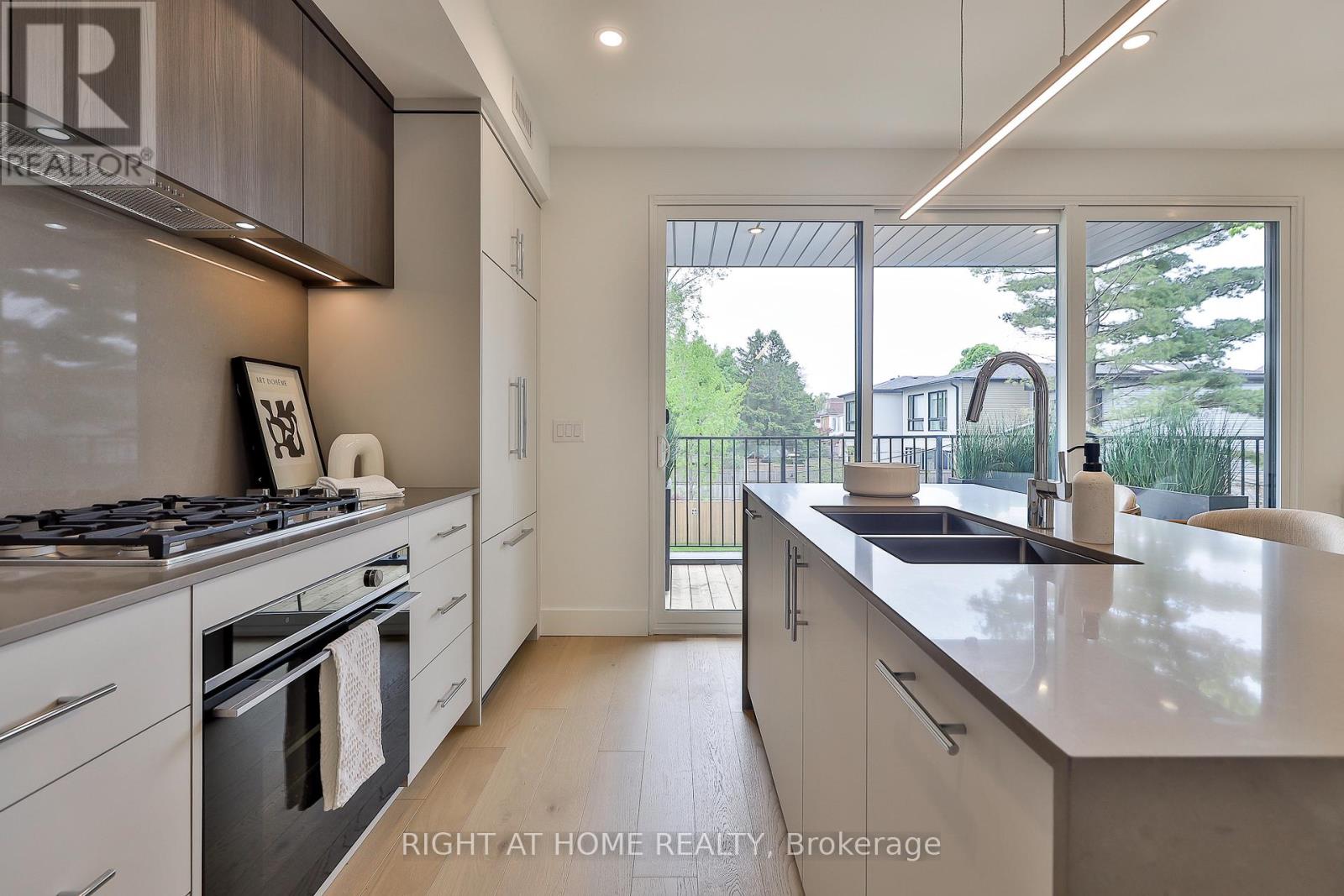 2343 Gerrard Street E, Toronto, Ontario  M4E 2E6 - Photo 11 - E12532170