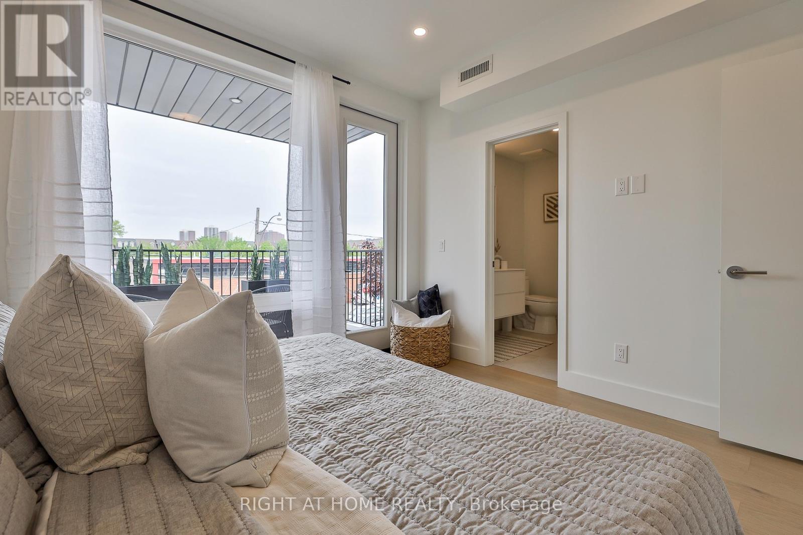 2343 Gerrard Street E, Toronto, Ontario  M4E 2E6 - Photo 16 - E12532170