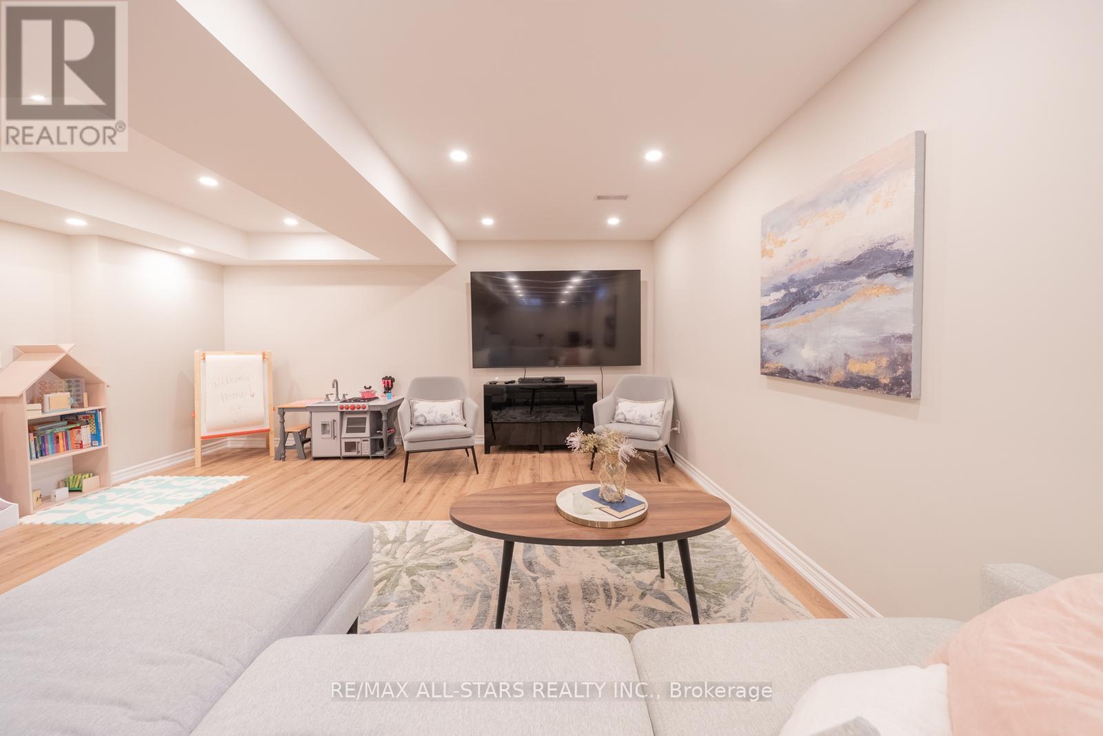 197 Boundary Boulevard, Whitchurch-Stouffville (Stouffville), Ontario  L4A 4W3 - Photo 37 - N12394070