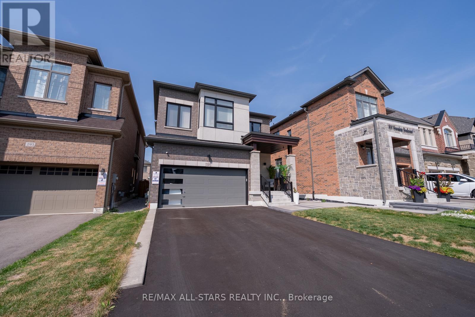 197 Boundary Boulevard, Whitchurch-Stouffville (Stouffville), Ontario  L4A 4W3 - Photo 4 - N12394070