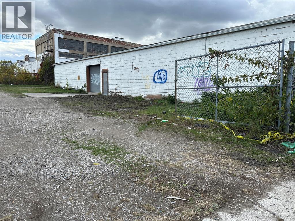 1076 Walker Road, Windsor, Ontario  N8Y 2N7 - Photo 3 - 25028484