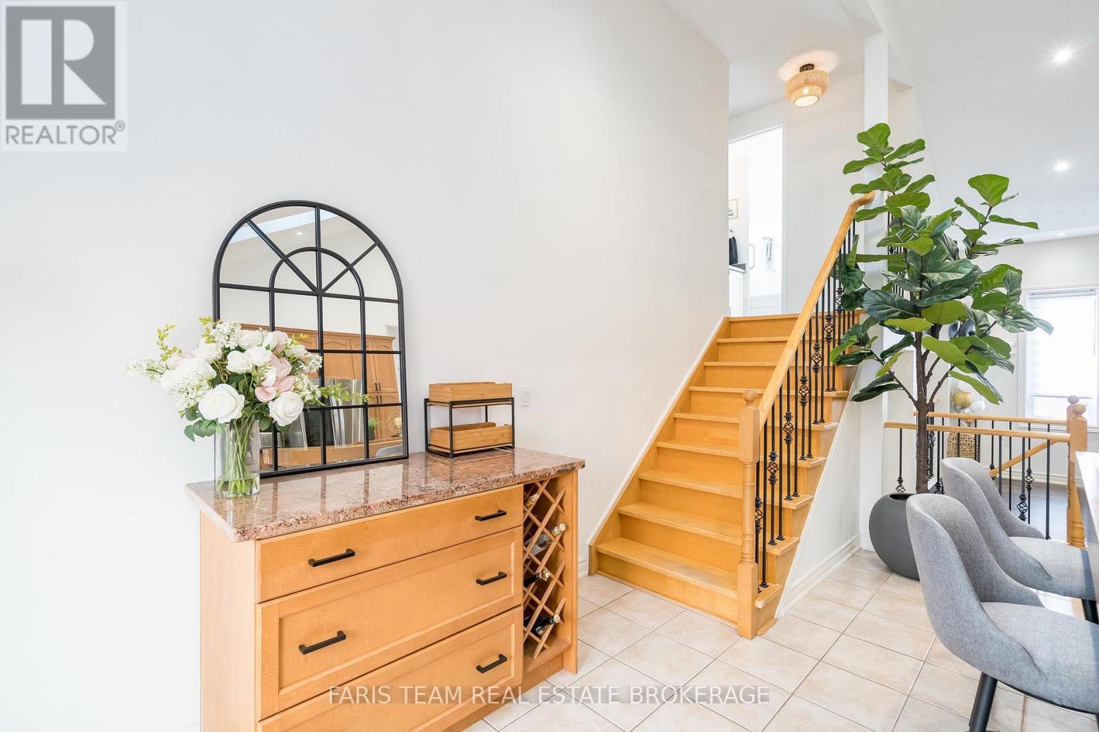 1075 Muriel Street, Innisfil, Ontario  L9S 4W7 - Photo 10 - N12531966