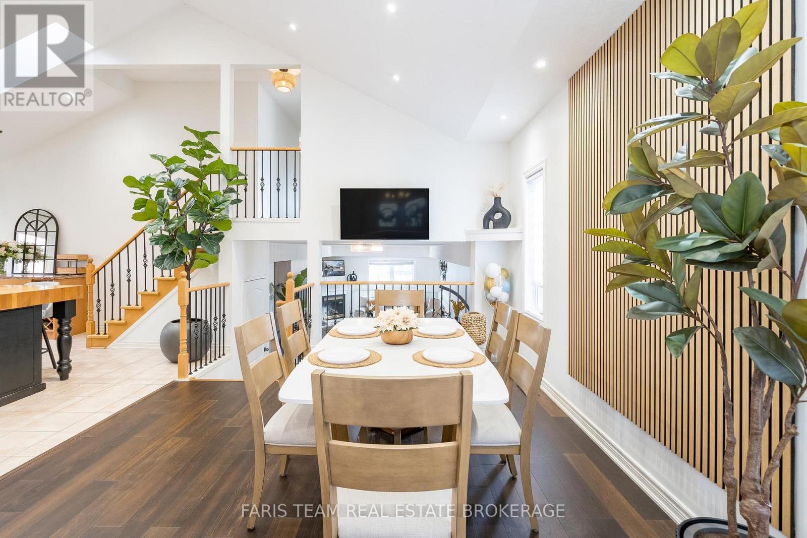 1075 Muriel Street, Innisfil, Ontario  L9S 4W7 - Photo 12 - N12531966