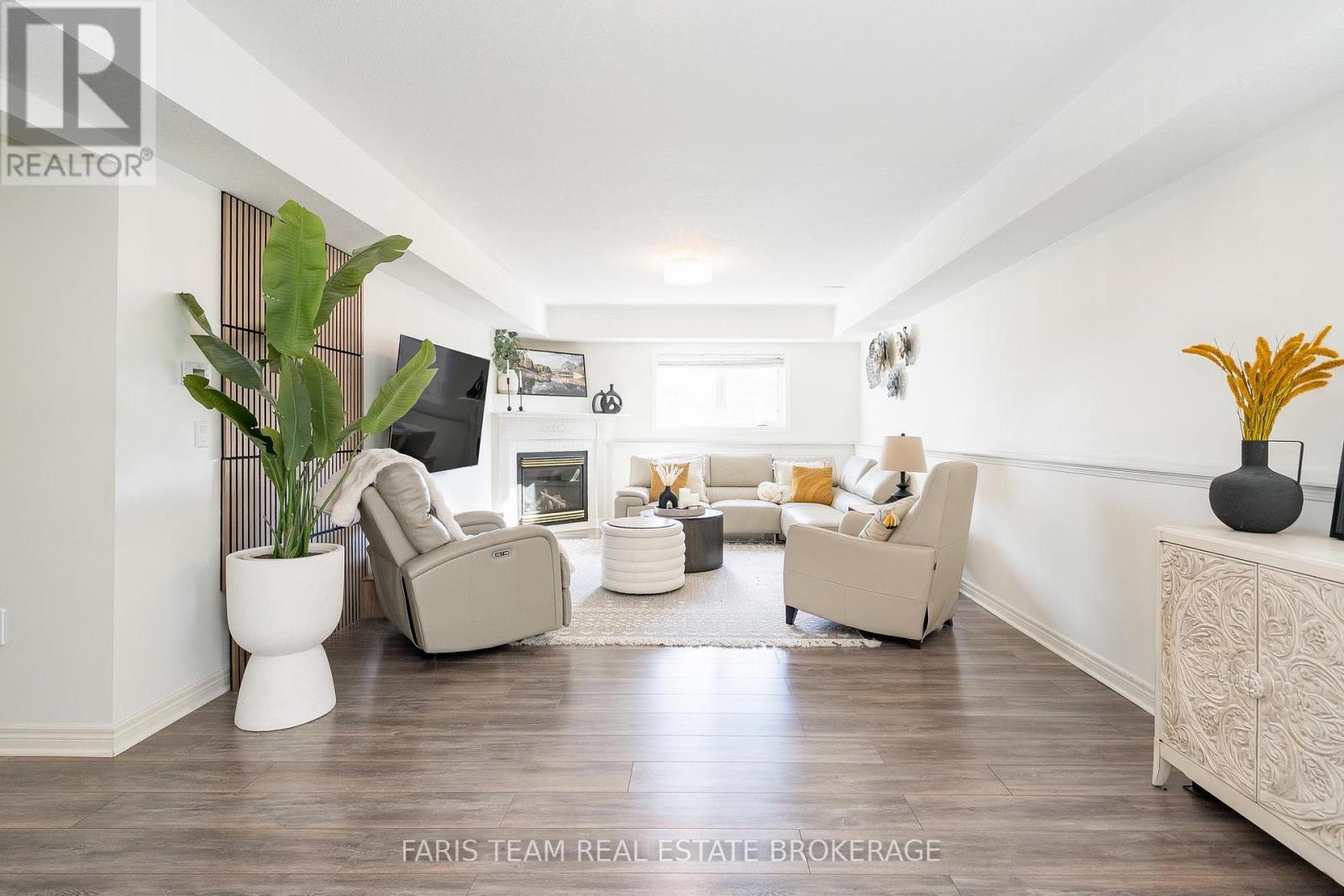 1075 Muriel Street, Innisfil, Ontario  L9S 4W7 - Photo 13 - N12531966