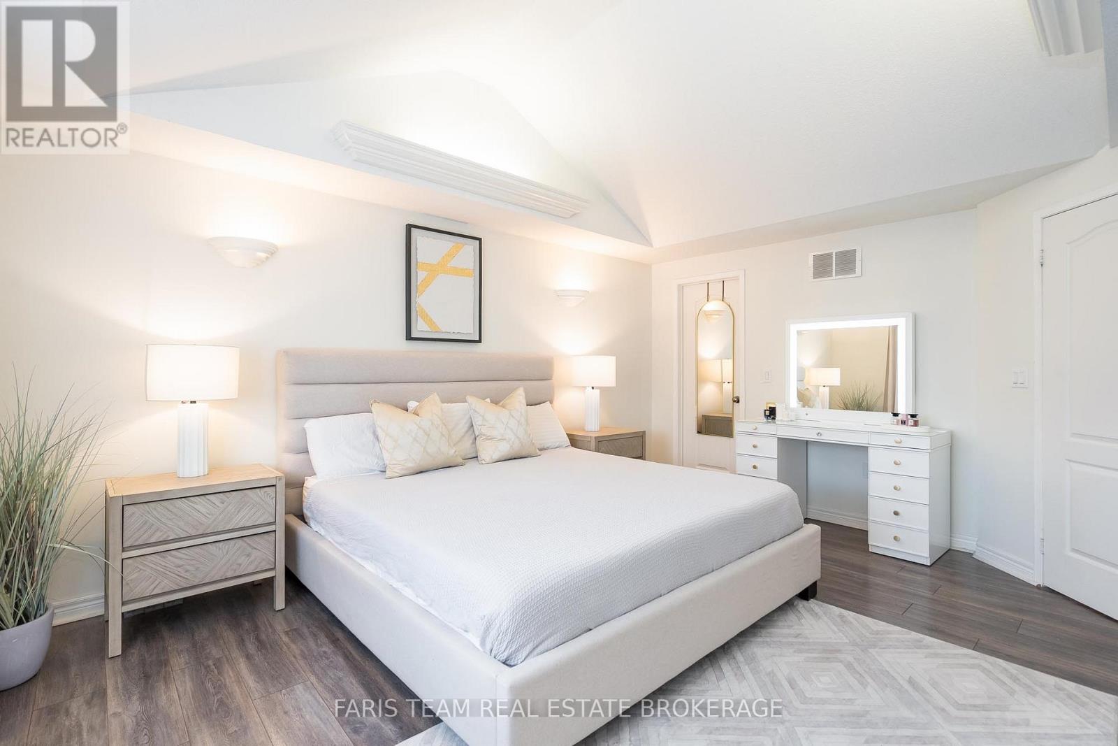 1075 Muriel Street, Innisfil, Ontario  L9S 4W7 - Photo 19 - N12531966