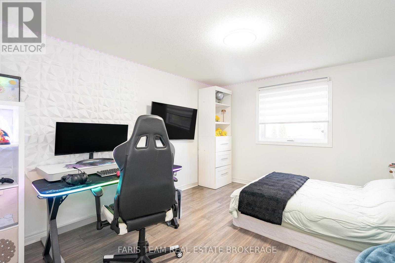 1075 Muriel Street, Innisfil, Ontario  L9S 4W7 - Photo 22 - N12531966