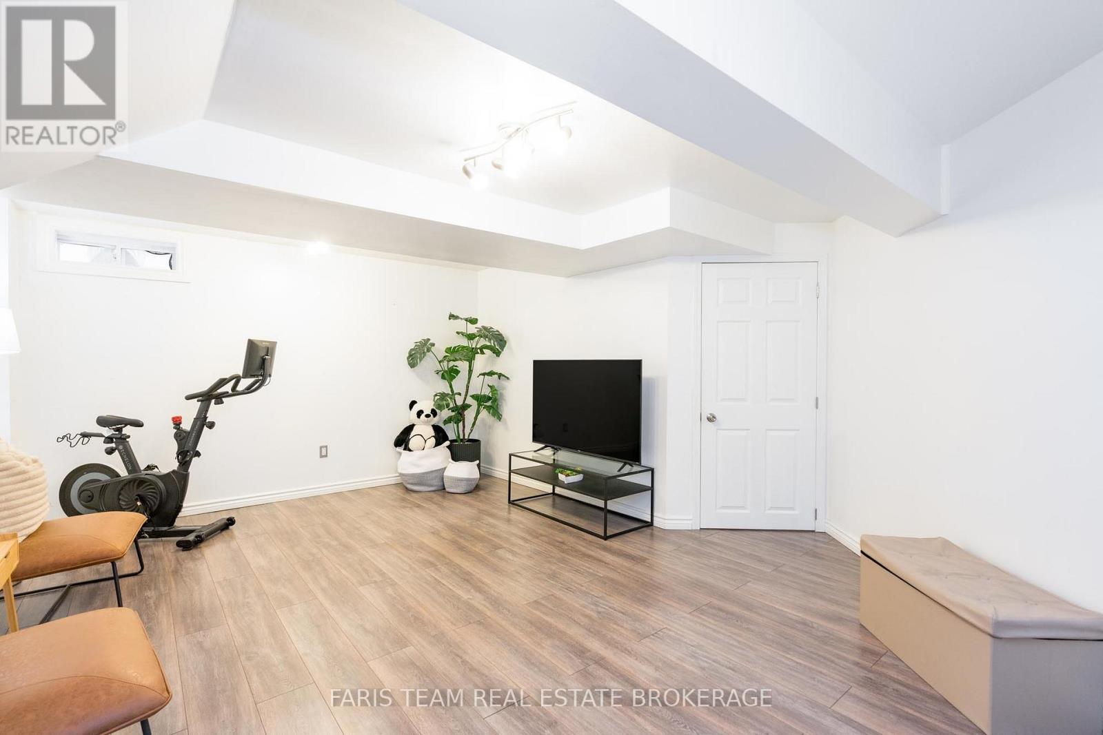 1075 Muriel Street, Innisfil, Ontario  L9S 4W7 - Photo 24 - N12531966