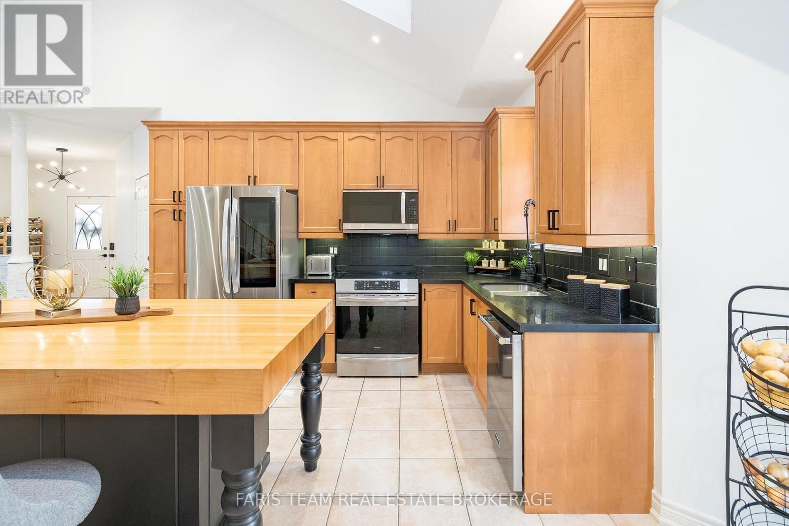 1075 Muriel Street, Innisfil, Ontario  L9S 4W7 - Photo 8 - N12531966