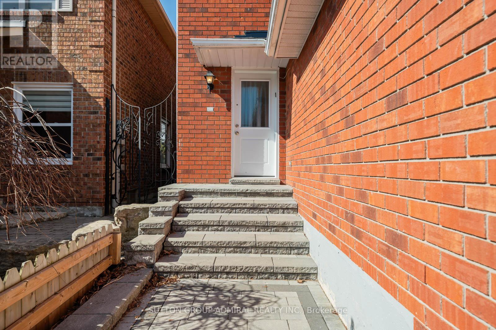 109 Whitney Place, Vaughan, Ontario  L4J 6V6 - Photo 2 - N12532010