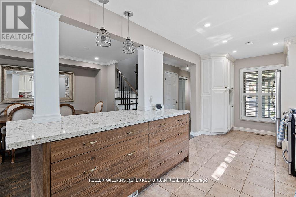 78 Sunshine Drive, Richmond Hill, Ontario  L4C 8H2 - Photo 5 - N12532034