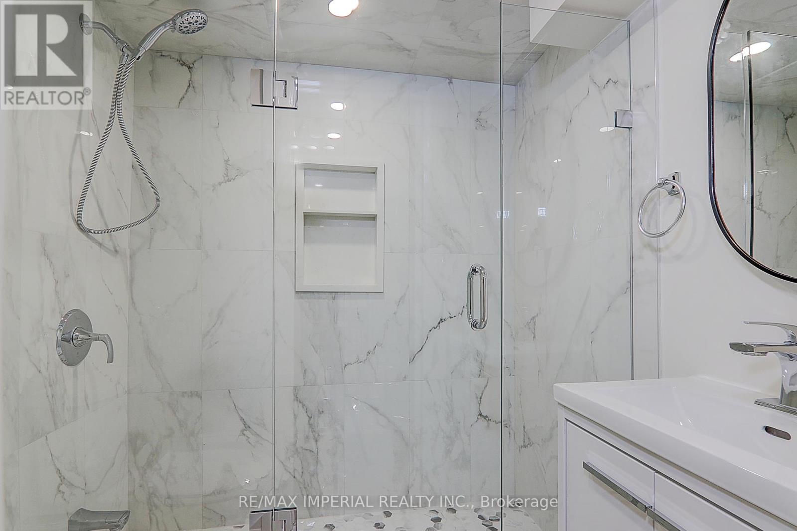 98 Belfry Drive, Newmarket, Ontario  L3Y 3G1 - Photo 33 - N12532102