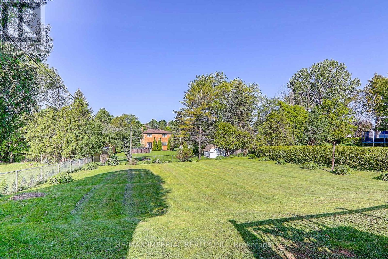 98 Belfry Drive, Newmarket, Ontario  L3Y 3G1 - Photo 4 - N12532102