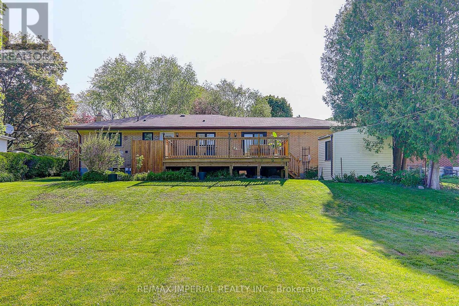 98 Belfry Drive, Newmarket, Ontario  L3Y 3G1 - Photo 5 - N12532102