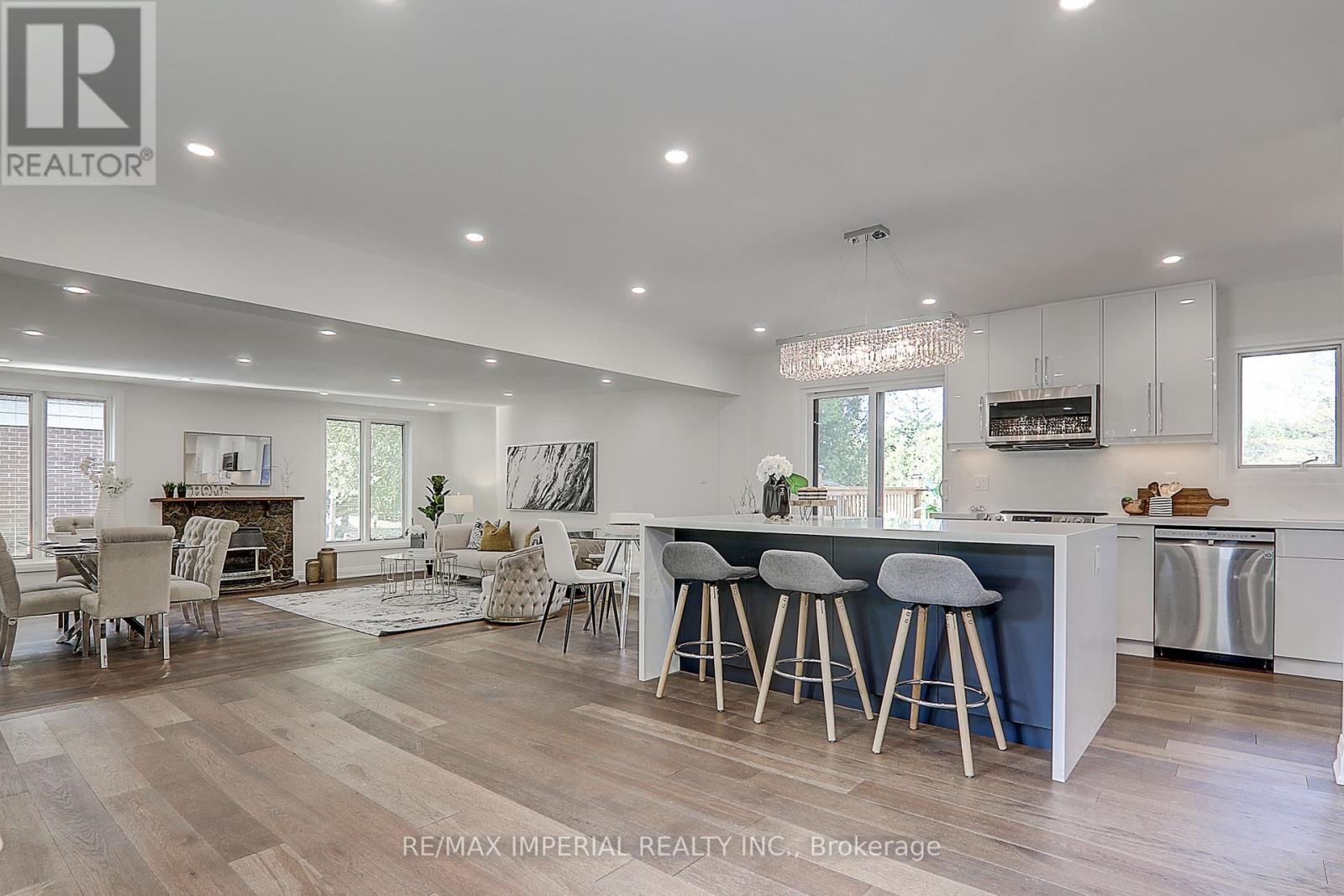 98 Belfry Drive, Newmarket, Ontario  L3Y 3G1 - Photo 6 - N12532102