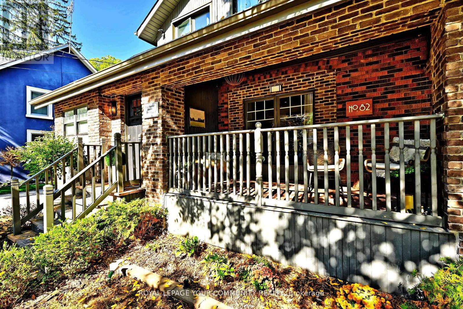 82 CENTRE STREET, Aurora, Ontario