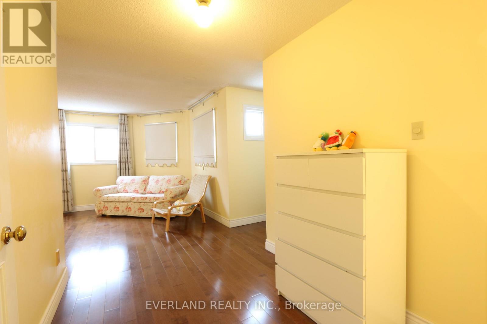 28 Bauer Crescent, Markham, Ontario  L3R 4H4 - Photo 14 - N12532216