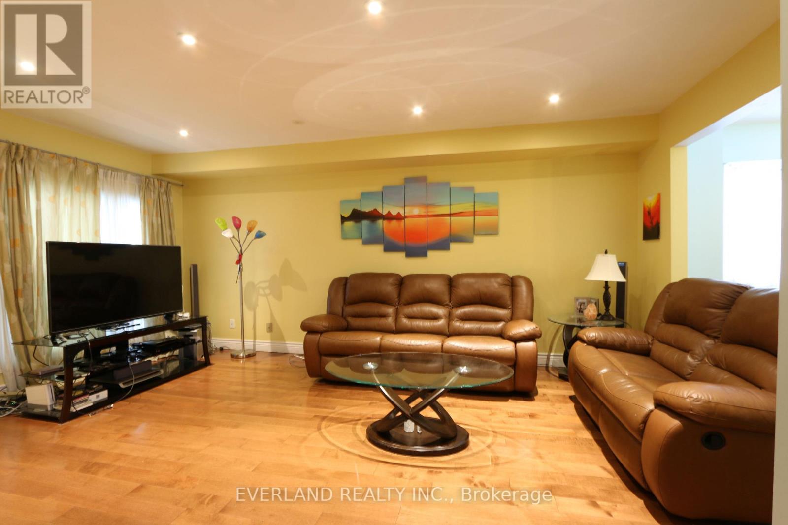 28 Bauer Crescent, Markham, Ontario  L3R 4H4 - Photo 2 - N12532216