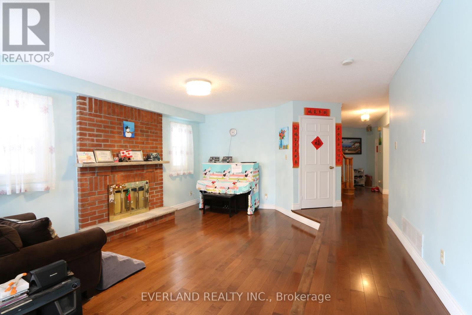 28 Bauer Crescent, Markham, Ontario  L3R 4H4 - Photo 3 - N12532216