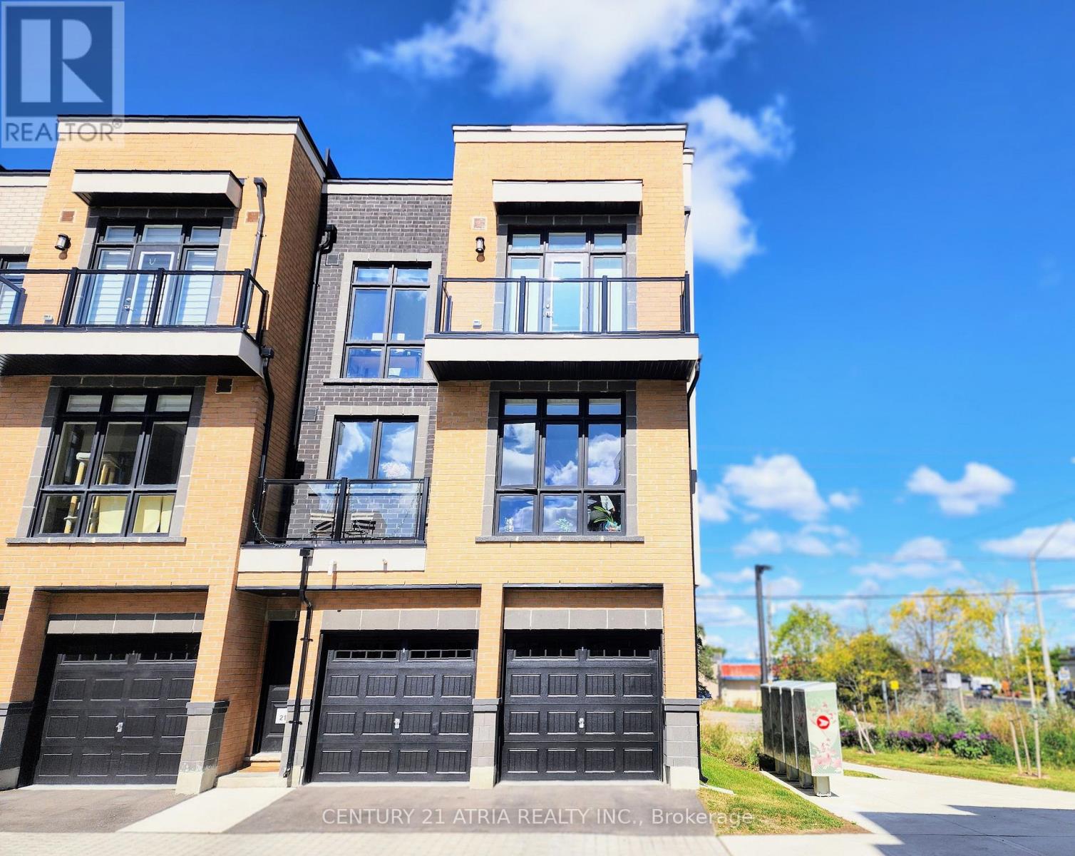 3 - 1 BOND CRESCENT, Richmond Hill, Ontario
