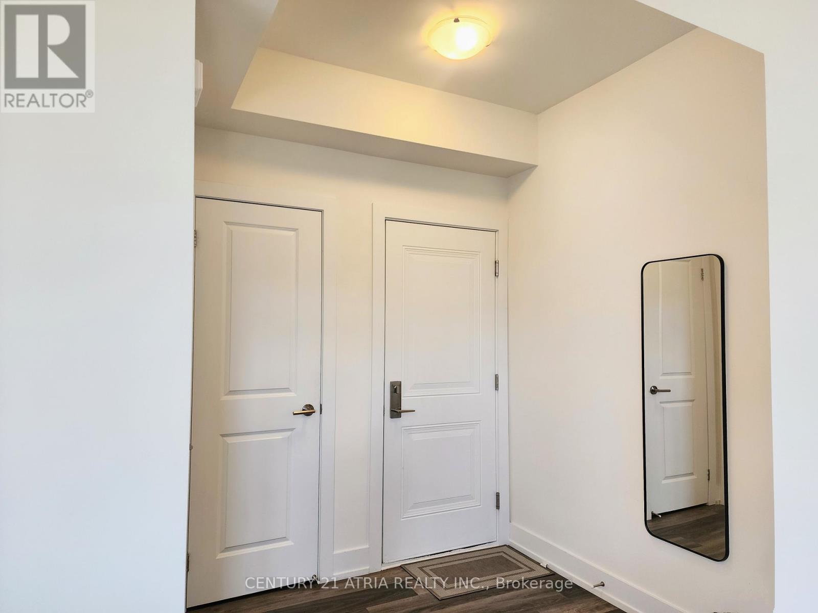 3 - 1 Bond Crescent, Richmond Hill, Ontario  L4E 1J4 - Photo 3 - N12532218