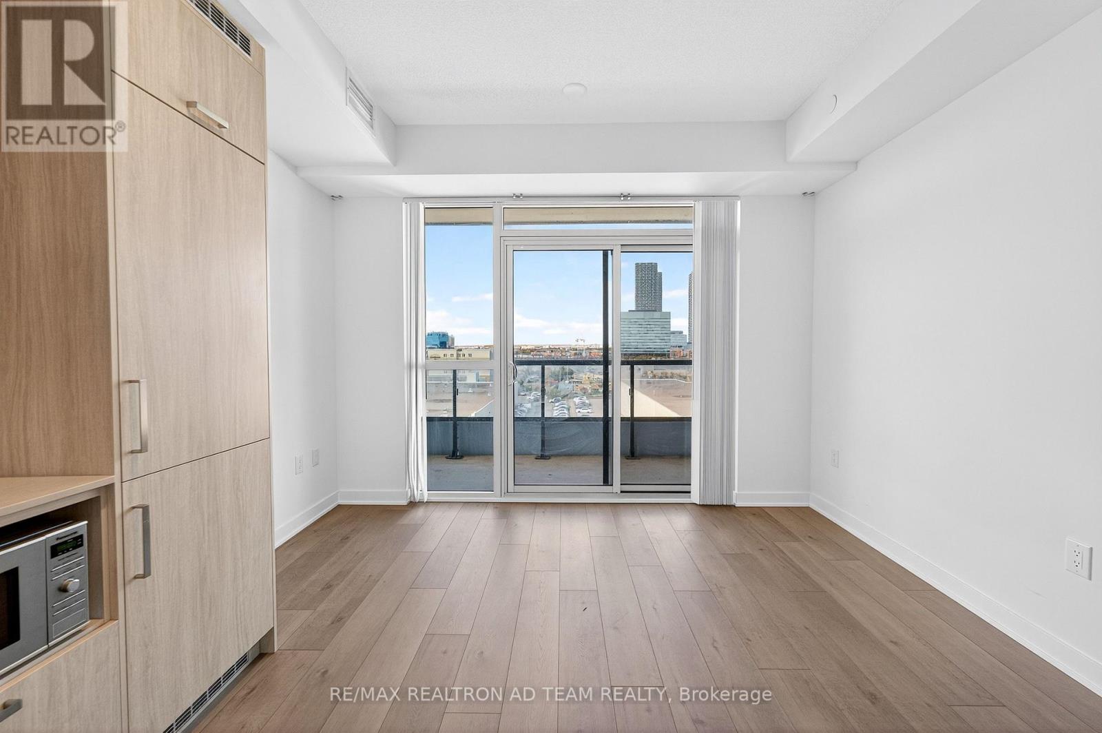 717 - 10 Honeycrisp Crescent, Vaughan, Ontario  L4K 0M7 - Photo 11 - N12532246