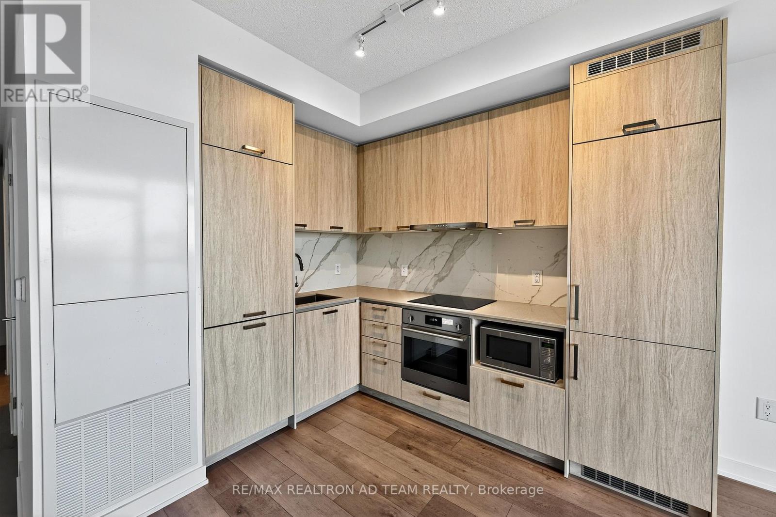 717 - 10 Honeycrisp Crescent, Vaughan, Ontario  L4K 0M7 - Photo 17 - N12532246