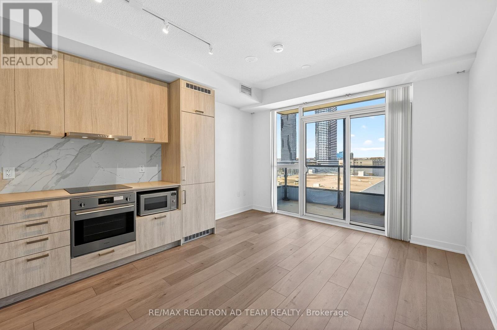 717 - 10 Honeycrisp Crescent, Vaughan, Ontario  L4K 0M7 - Photo 9 - N12532246