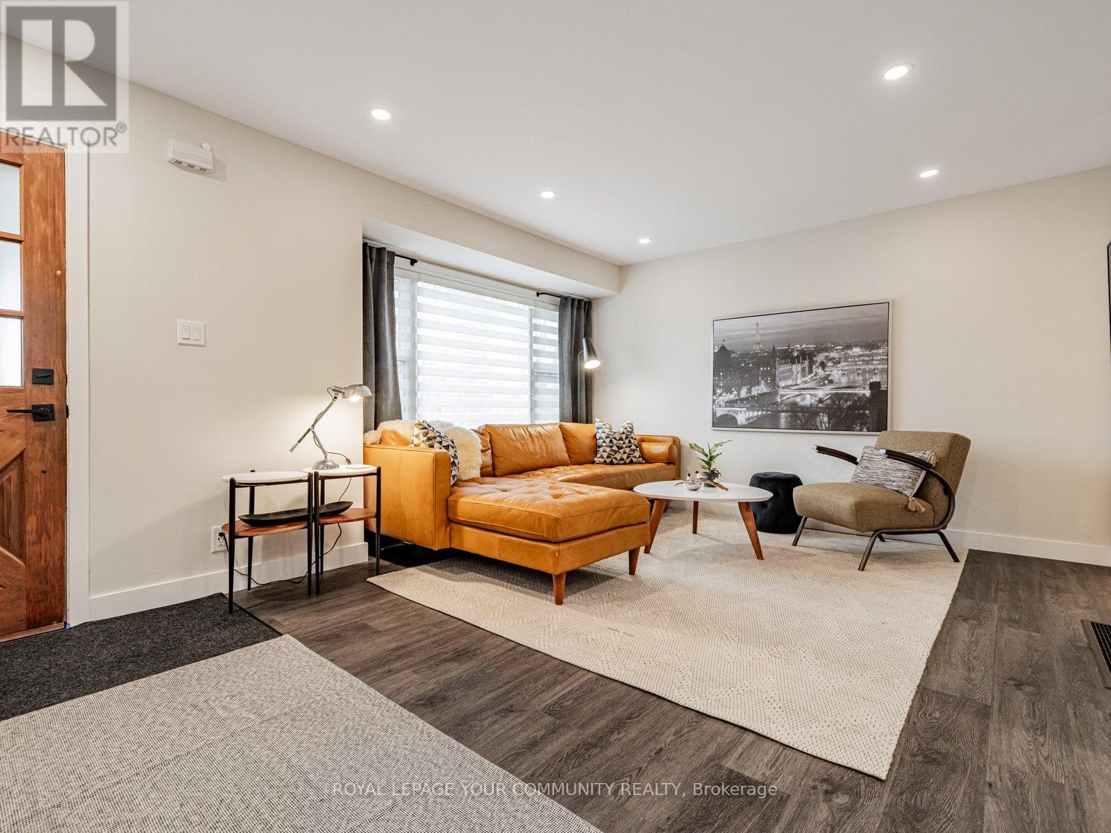 6 Newton Street, Barrie, Ontario  L4M 3N3 - Photo 2 - S12532080