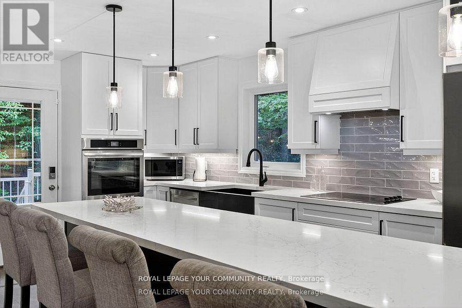 135 Huronwoods Drive, Oro-Medonte, Ontario  L0K 1E0 - Photo 12 - S12532144