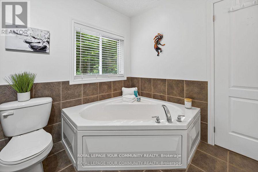 135 Huronwoods Drive, Oro-Medonte, Ontario  L0K 1E0 - Photo 23 - S12532144