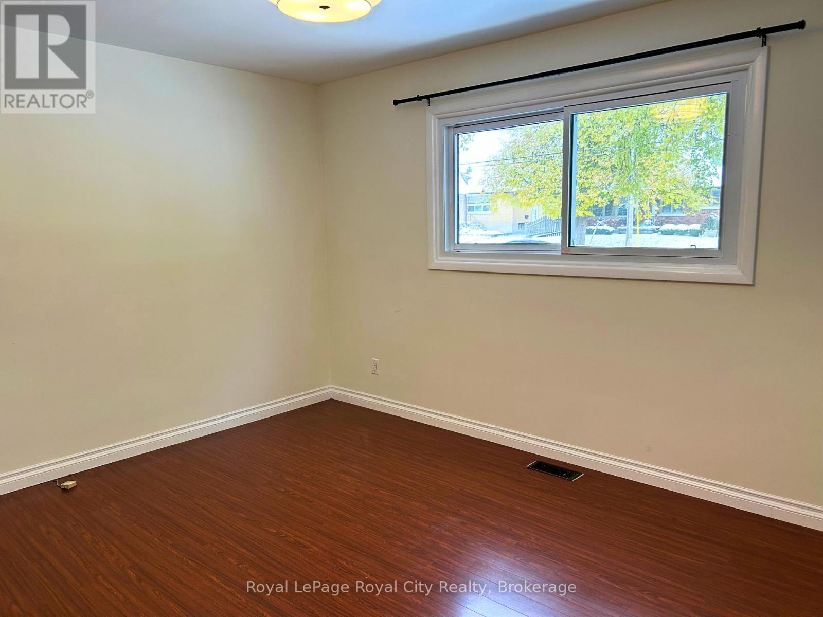 Upper - 182 Metcalfe Street, Guelph, Ontario  N1E 4Y3 - Photo 10 - X12532260