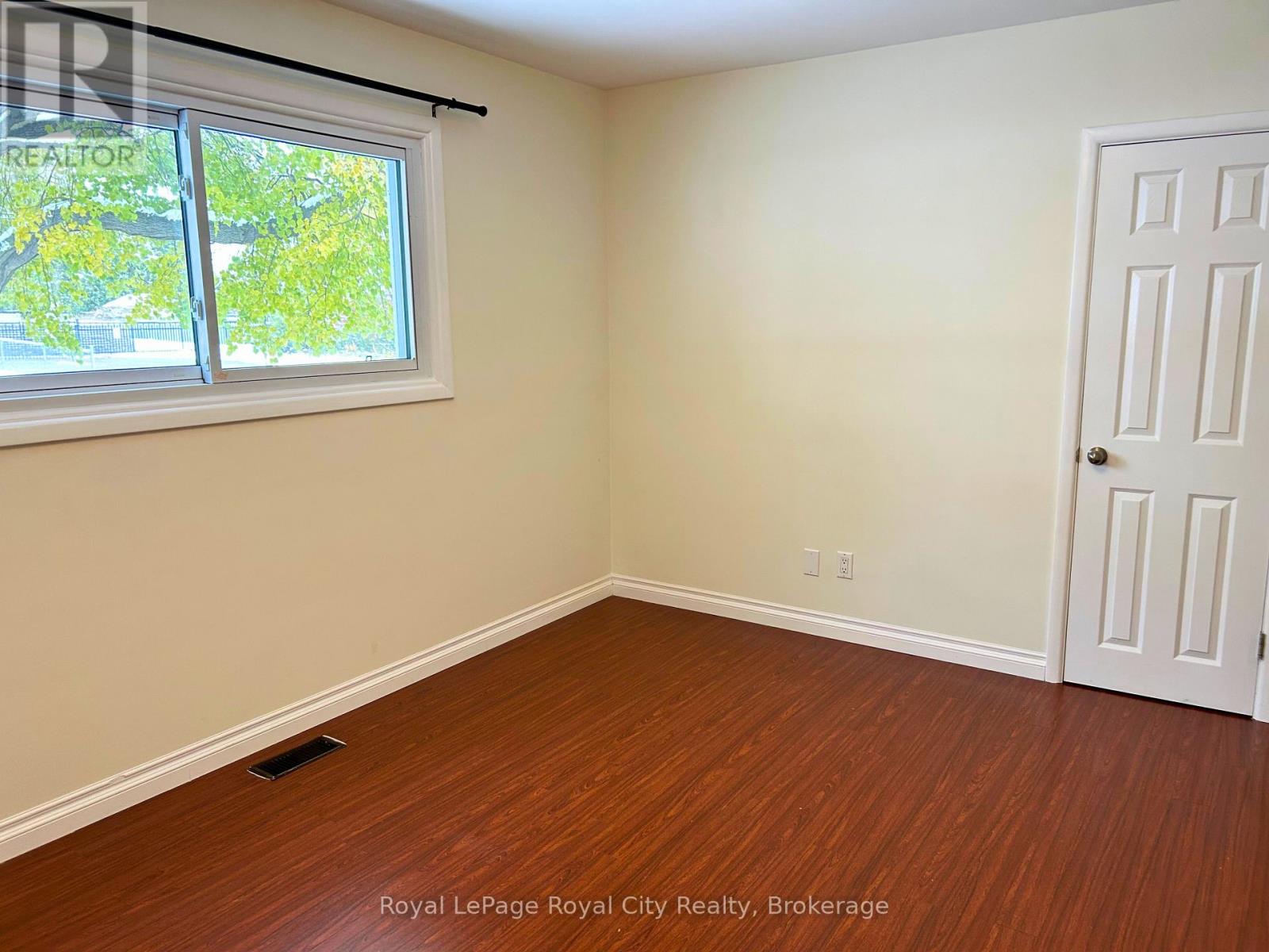 Upper - 182 Metcalfe Street, Guelph, Ontario  N1E 4Y3 - Photo 11 - X12532260