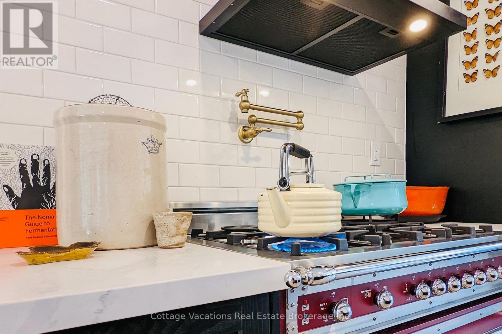 929 Muskoka 3 Road N, Huntsville, Ontario  P1H 1E2 - Photo 11 - X12532336