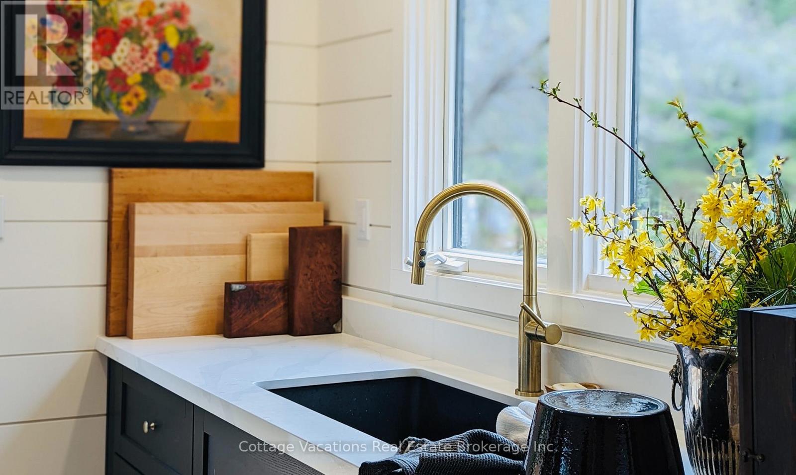 929 Muskoka 3 Road N, Huntsville, Ontario  P1H 1E2 - Photo 2 - X12532336