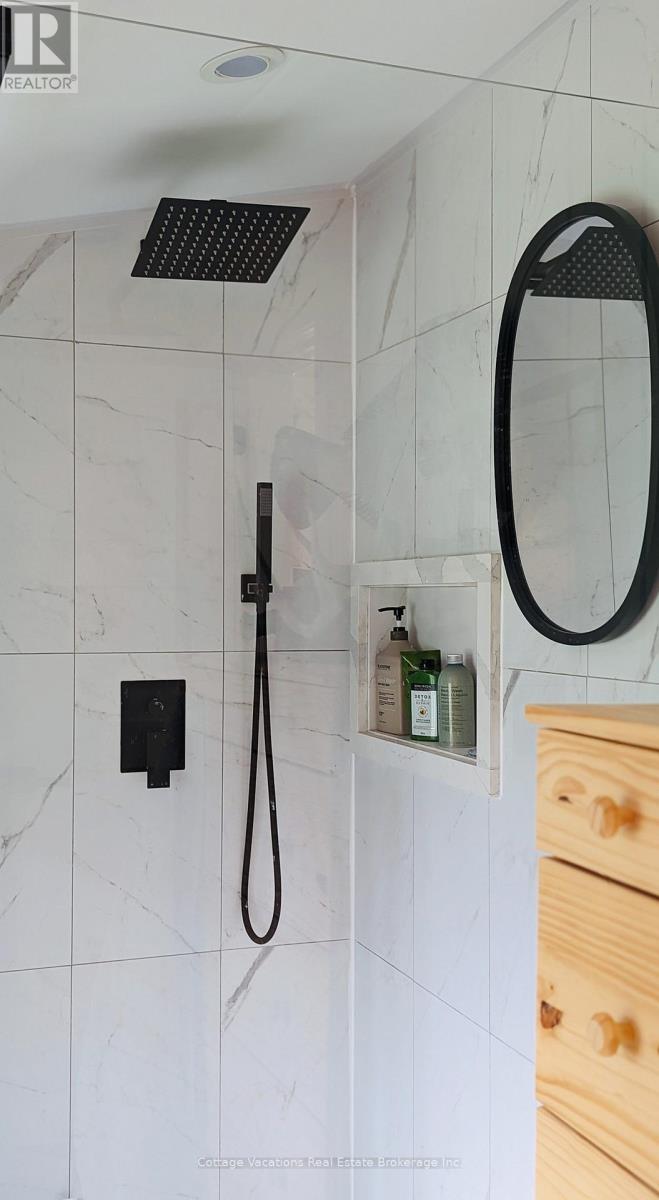 929 Muskoka 3 Road N, Huntsville, Ontario  P1H 1E2 - Photo 6 - X12532336