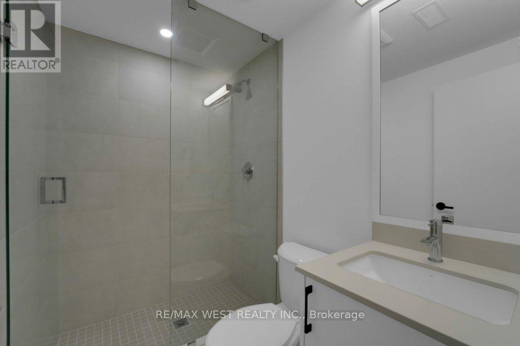 B - 661 Winona Drive, Toronto (Oakwood Village), Ontario  M6C 3V6 - Photo 15 - C12470391