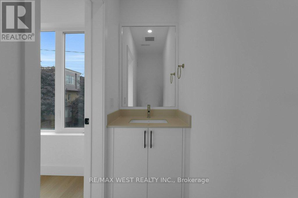 C - 661 Winona Drive, Toronto (Oakwood Village), Ontario  M6C 3V6 - Photo 11 - C12470406