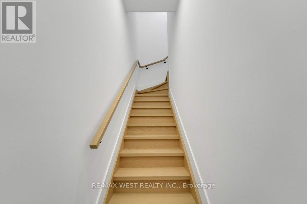 C - 661 Winona Drive, Toronto (Oakwood Village), Ontario  M6C 3V6 - Photo 4 - C12470406