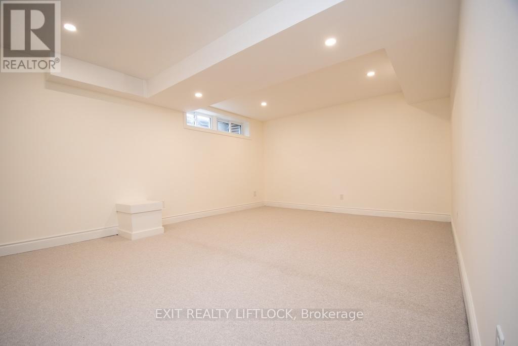 12 - 740 Chamberlain Street, Peterborough, Ontario K9J 4M3 - Photo 27 - X12532252