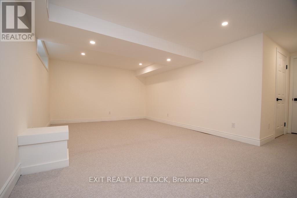 12 - 740 Chamberlain Street, Peterborough, Ontario K9J 4M3 - Photo 28 - X12532252