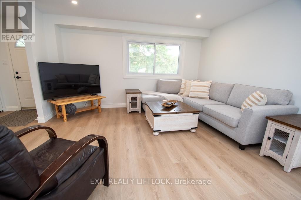 12 - 740 Chamberlain Street, Peterborough, Ontario K9J 4M3 - Photo 6 - X12532252