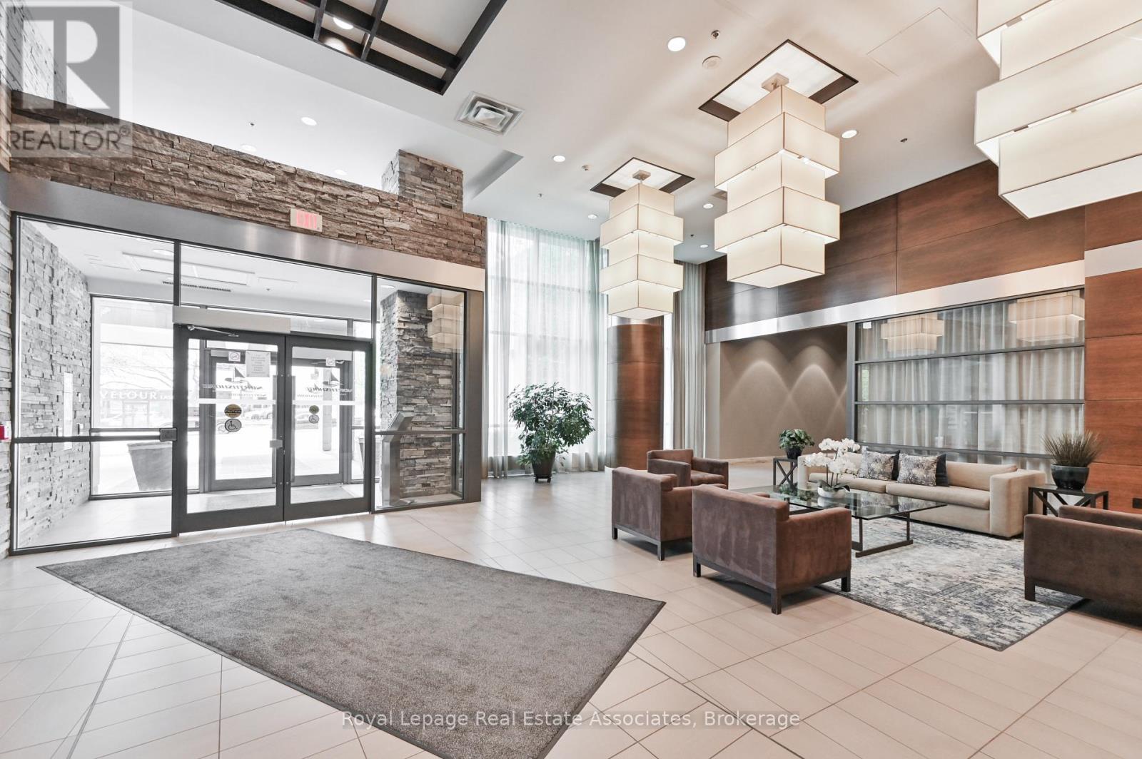 1308 - 1 Hurontario Street, Mississauga, Ontario  L5G 3G8 - Photo 4 - W12531980