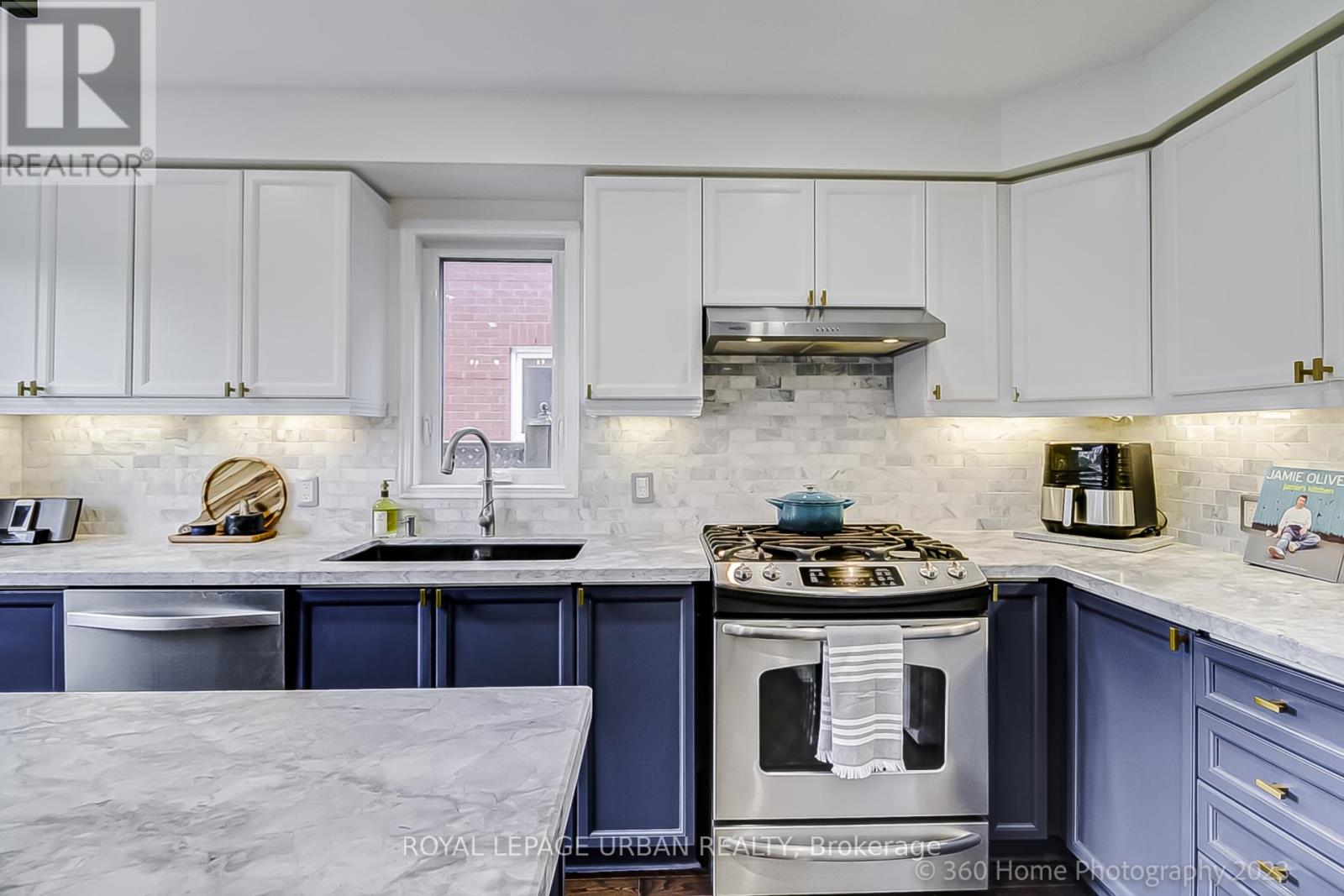 165 Westfield Trail, Oakville, Ontario  L6H 6H7 - Photo 14 - W12531990