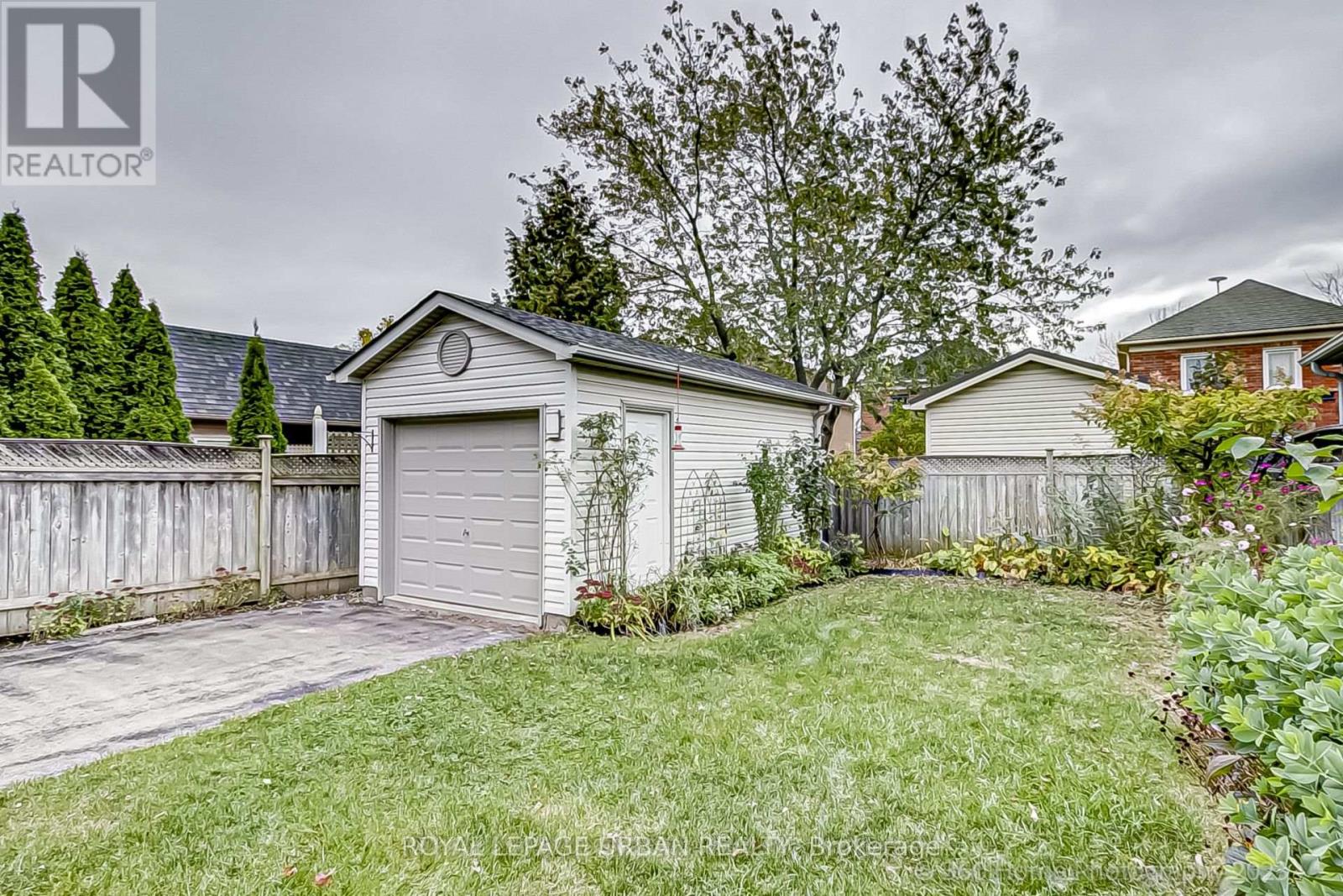 165 Westfield Trail, Oakville, Ontario  L6H 6H7 - Photo 38 - W12531990