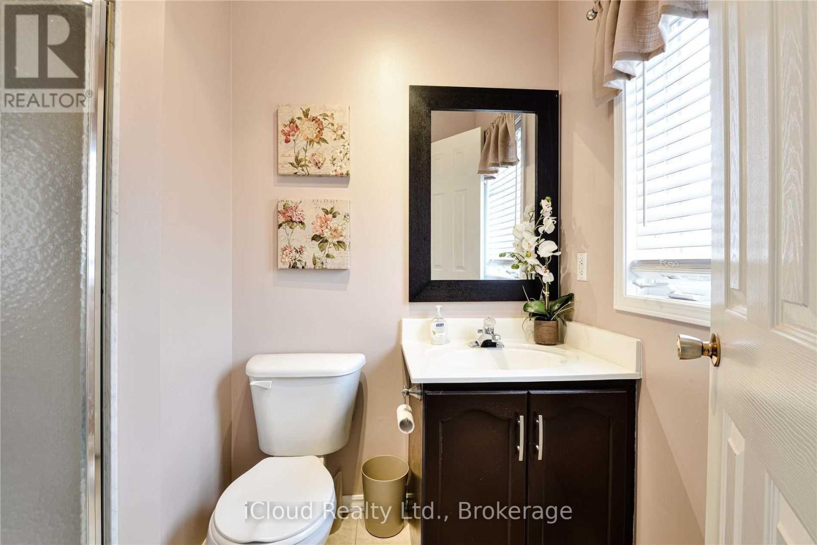 33 Fenflower Court, Brampton, Ontario  L7A 1H3 - Photo 13 - W12532028