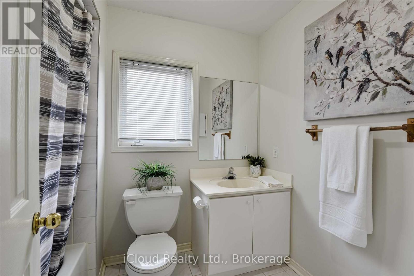 33 Fenflower Court, Brampton, Ontario  L7A 1H3 - Photo 16 - W12532028