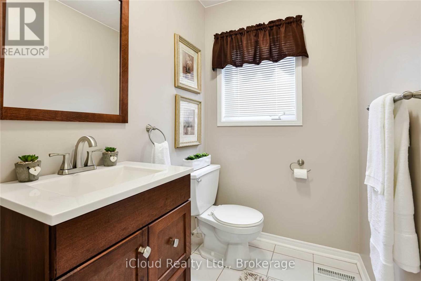 33 Fenflower Court, Brampton, Ontario  L7A 1H3 - Photo 9 - W12532028