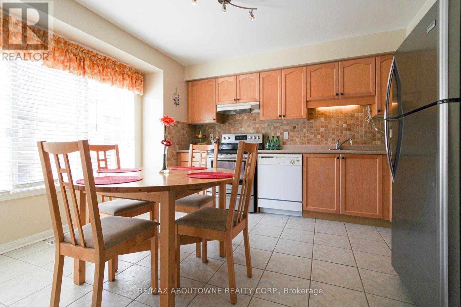 327 - 3030 Breakwater Court, Mississauga, Ontario  L5B 4N9 - Photo 10 - W12532032