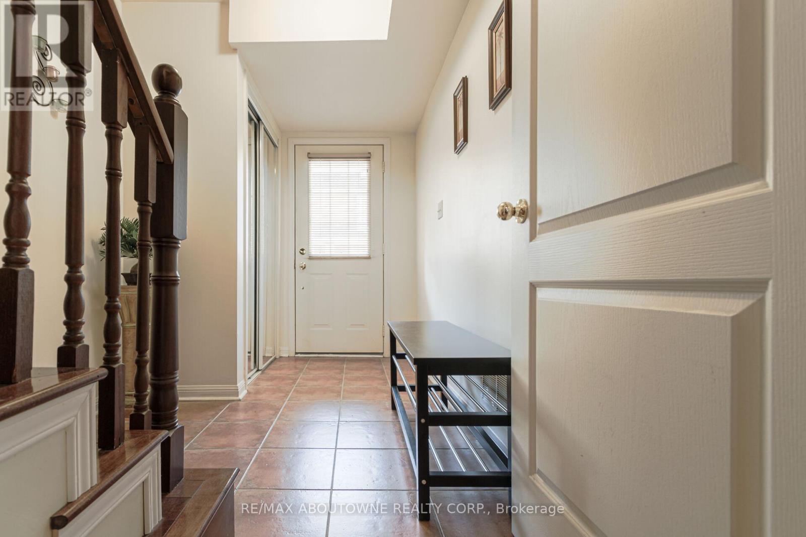 327 - 3030 Breakwater Court, Mississauga, Ontario  L5B 4N9 - Photo 4 - W12532032