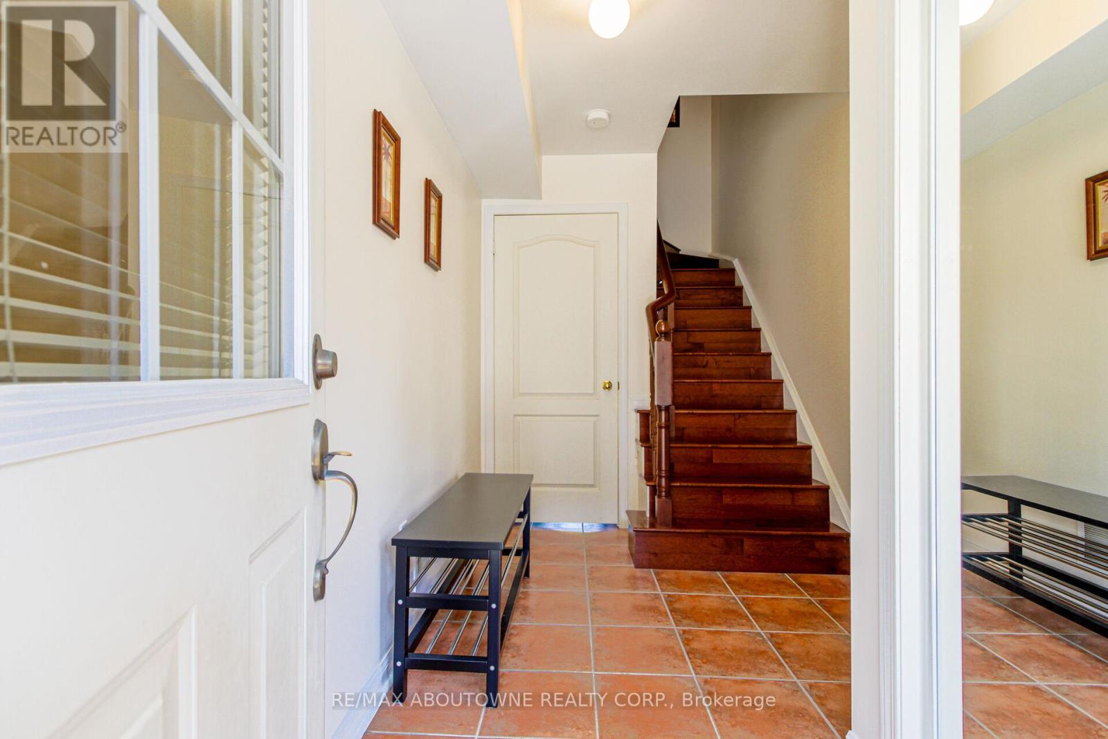 327 - 3030 Breakwater Court, Mississauga, Ontario  L5B 4N9 - Photo 5 - W12532032